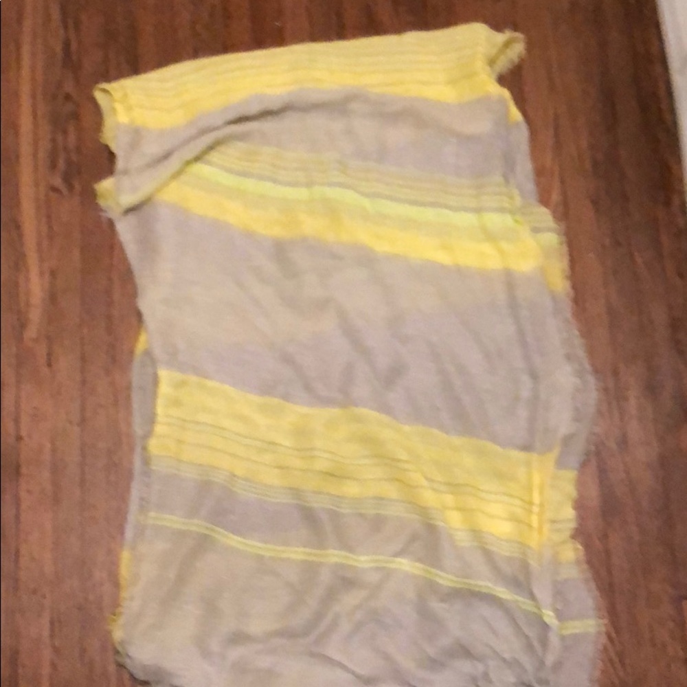 Gap Grey/Yellow Scarf